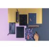 Adolie, Set de 2 carnets cousu fil A5 14,8x21 cm, 64 pages, lign&eacute;. Bloom. 1 carnet couverture cuir + 1 carnet couverture carte imprim&eacute;e, ass.